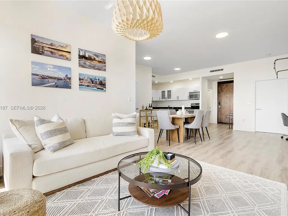 3250 Grand Ave #507