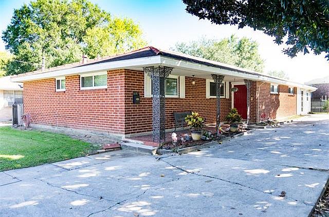 1st image of 601 Beverly Garden Dr