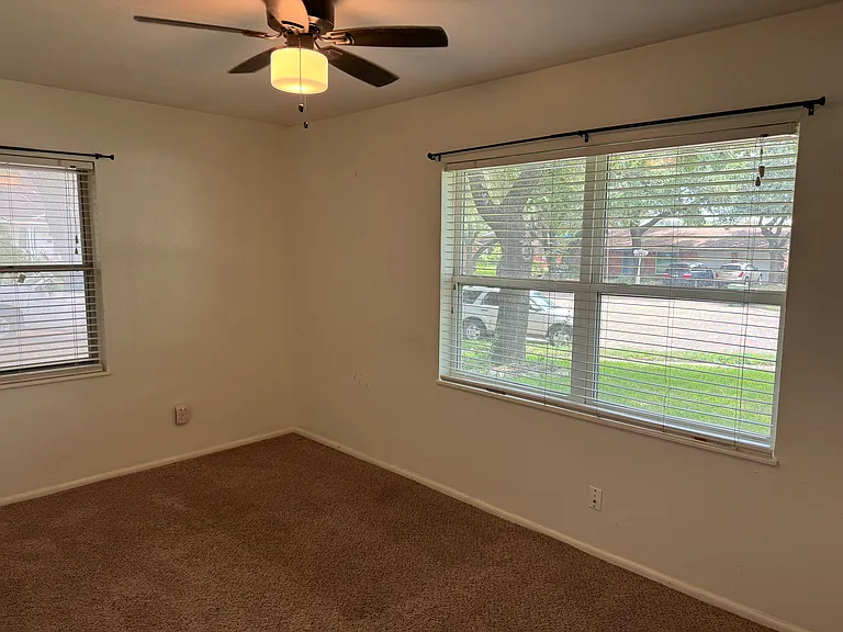 105 E Woodbury Dr — Photo 11