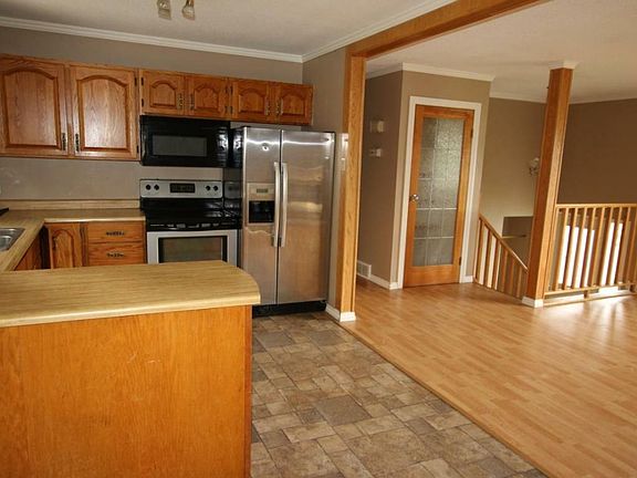 3rd image of 111 Kiskatinaw Cres