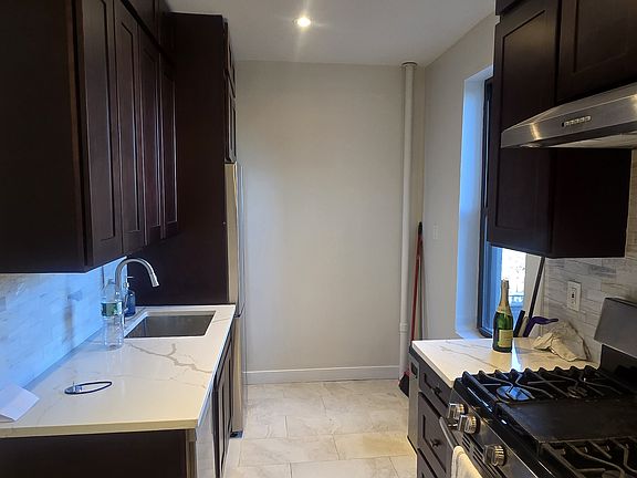 3rd image of 590 Parkside Ave APT 3EE