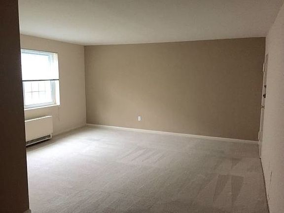 3rd image of 2028 N Vermont St APT 102
