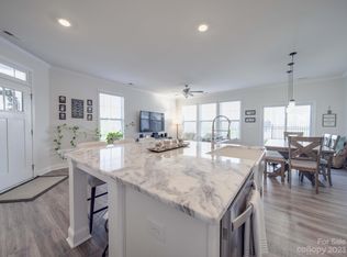 668 Cypress Glen Ln, Lake Wylie, SC 29710