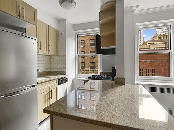 3rd image of 20 Park Ave APT 5D
