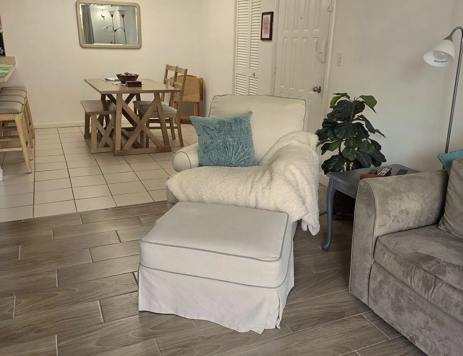 3402 Gardens East Dr — Photo 2