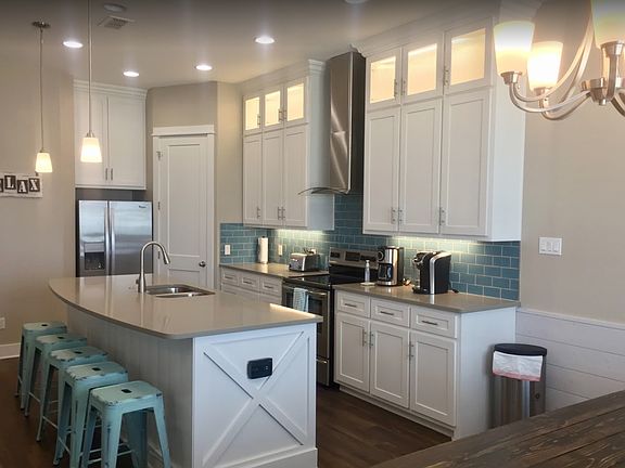 4th image of 15001 Harbor View Dr