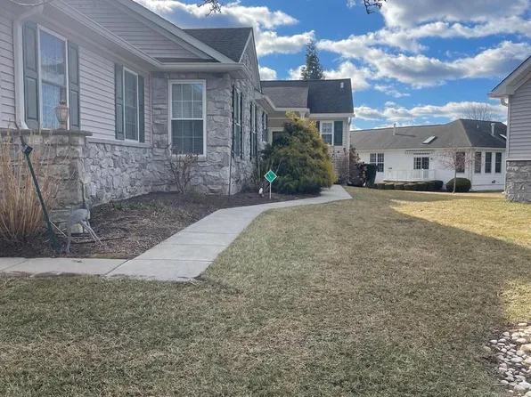 406 Hunting Card Ln, Glen Mills, PA 19342