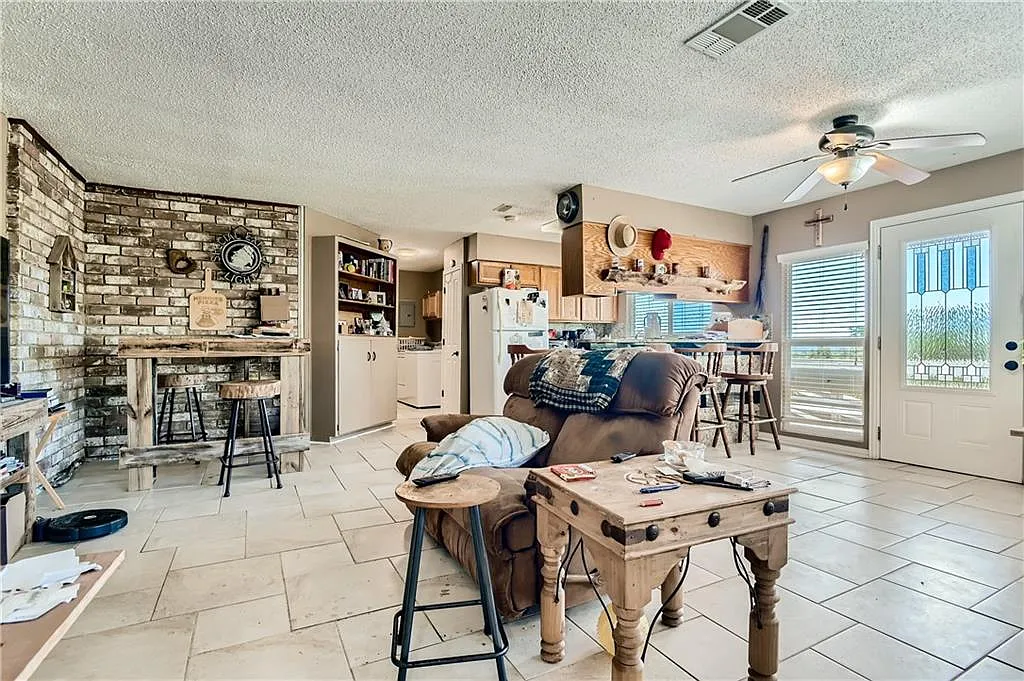 2 bed, 1300 sqft, $1,245 — Photo 1