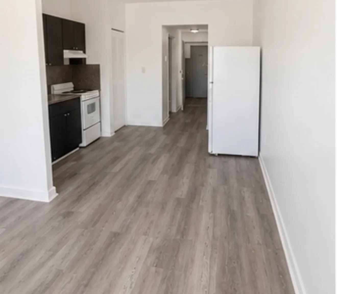 Studio, 400 sqft, $1,300 — Photo 1