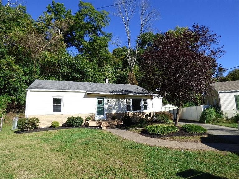 1st image of 16 Apple Lane Dr