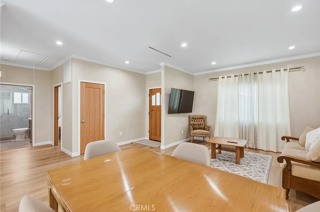 2 bed, 1200 sqft, $4,500 — Photo 3
