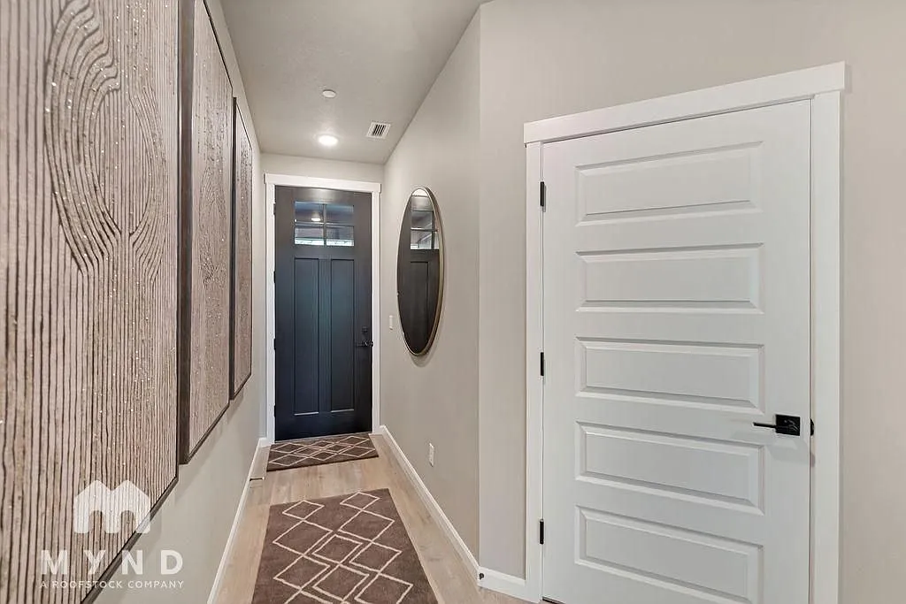 3 bed, 2.5 bath, 1917 sqft, $2,825 — Photo 2