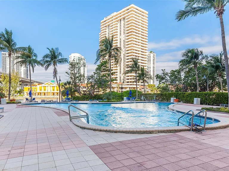 19390 Collins Ave #17 — Photo 43
