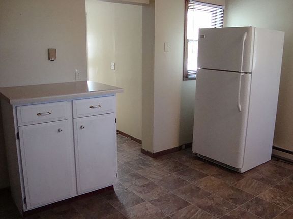 4th image of 923 10th Ave S