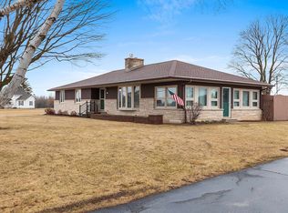 914 S Main St, Mishicot, WI 54228