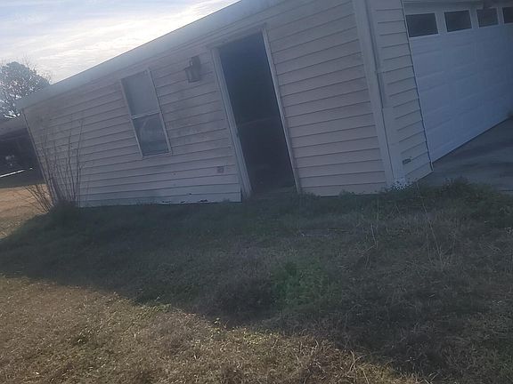 2nd image of 214 Ebony Dr
