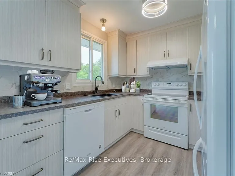 631 Aylmer Cres #1 — Photo 8