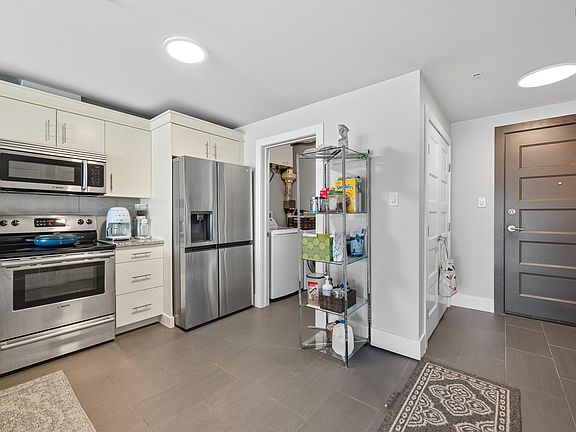 4th image of 15 Kings Wharf Pl #501