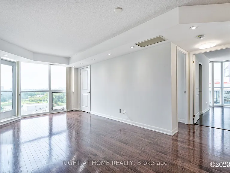 5793 Yonge St #1009 — Photo 6