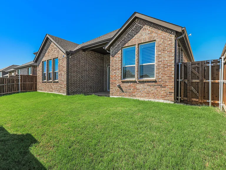 8308 Pine Valley Dr — Photo 37