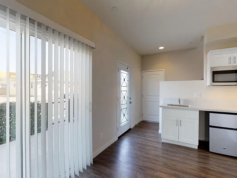 1203 W Gardena Blvd #C — Photo 18
