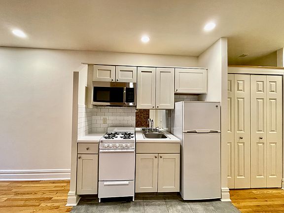 3rd image of 324 E 34th St APT E3