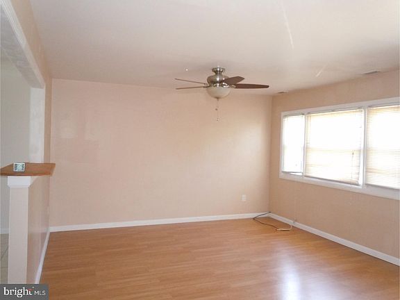 2nd image of 340 Wildrose St