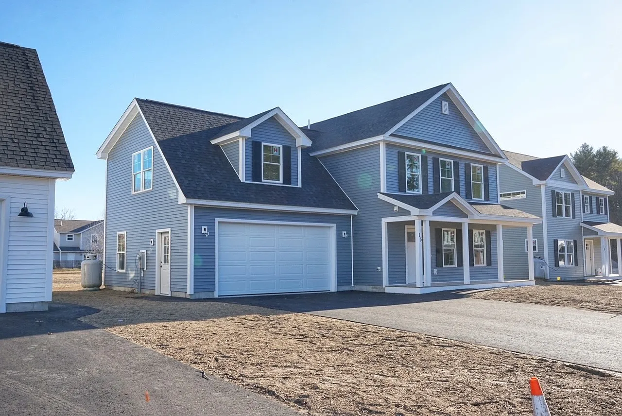 4 bed, 2.5 bath, 2068 sqft, $3,675 — Photo 2