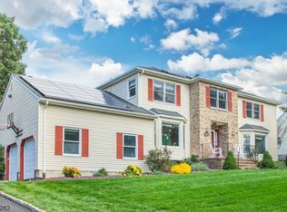 12 Kristen Dr, Succasunna, NJ 07876