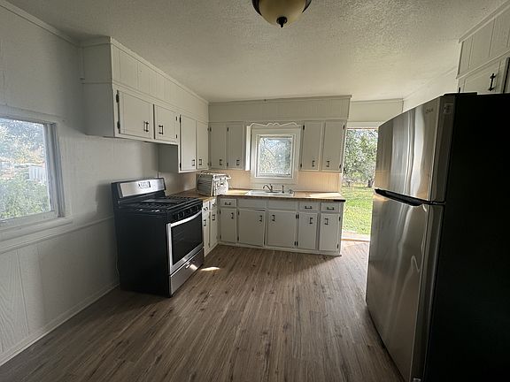 2nd image of 1002 E Pearl St