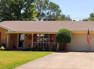 1211 Crestwood Dr, Cleburne, TX 76033