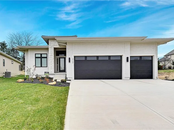 25102 W 98th Pl, Lenexa, KS 66227