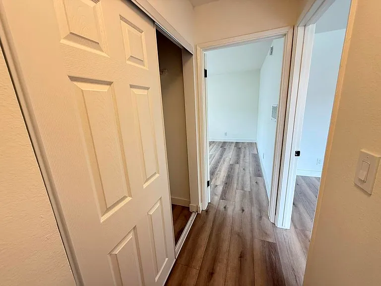 11033 Moorpark St #212 — Photo 21
