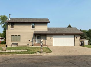 316 20th Ave NE, Jamestown, ND 58401