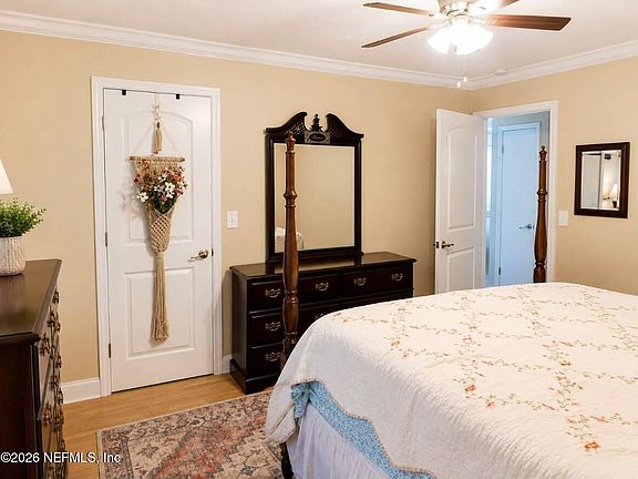 3rd image of 233 SE JONATHAN Way