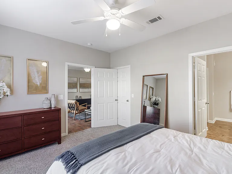 2051 W Cumberland Rd — Photo 12