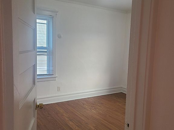 4th image of 87 Bank St #2