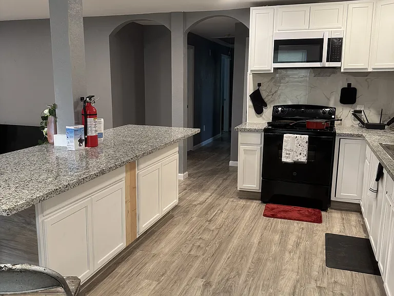 4316 Sunflower St — Photo 2