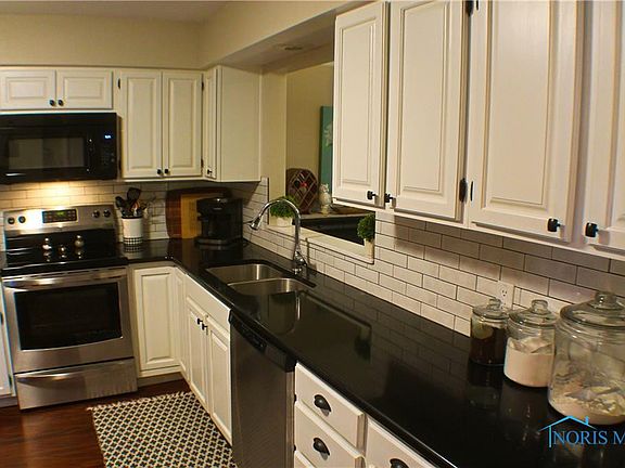 4th image of 1611 Saddlebrook Ct #B