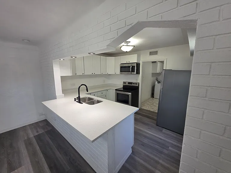 517 61st Ave NE — Photo 3