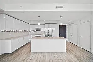 2 bed, 2.0 bath, 1369 sqft, $4,400 — Photo 1
