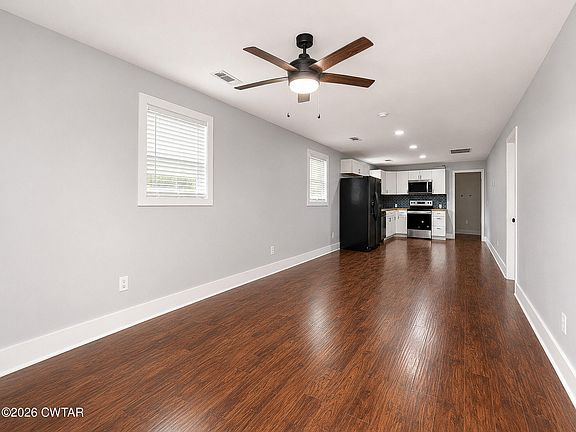3rd image of 275 Novy St