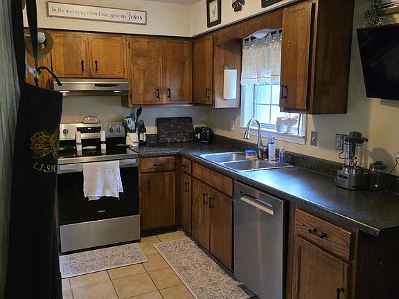 3rd image of 3080 Oak St