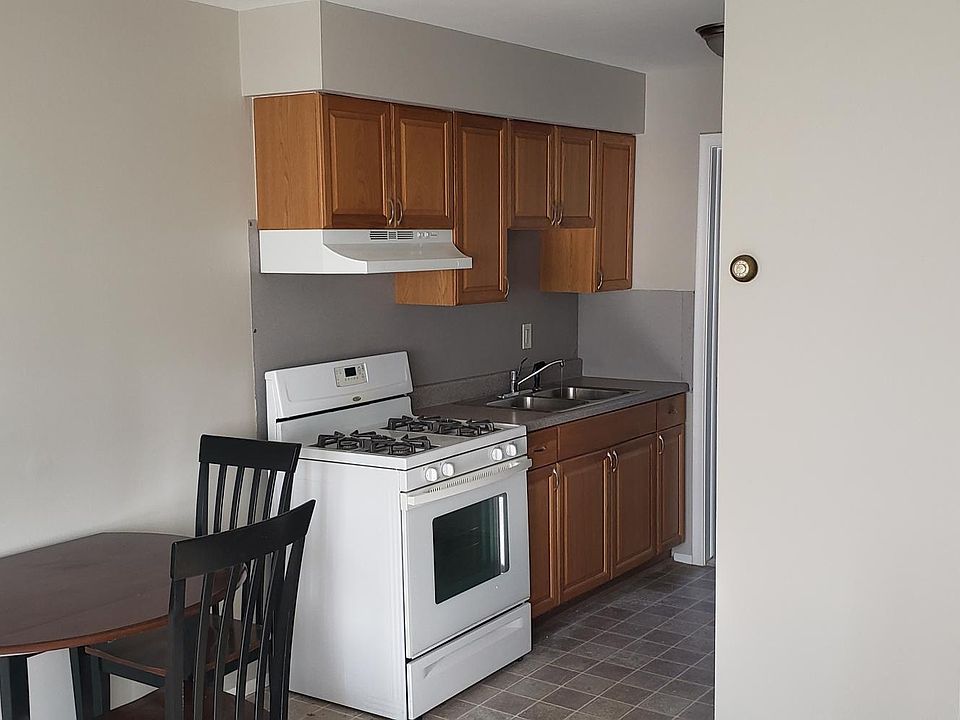 1st image of 48351 Jefferson Ave #2