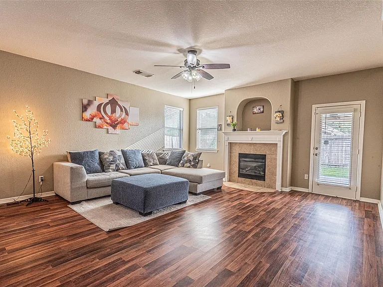307 Autumn Creek Ln — Photo 6