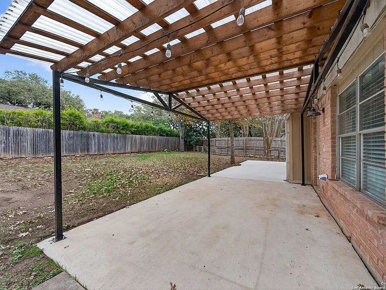 2415 Moss Ter — Photo 24