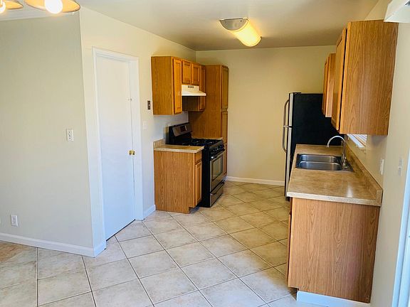 4th image of 340 Bartlett Ave