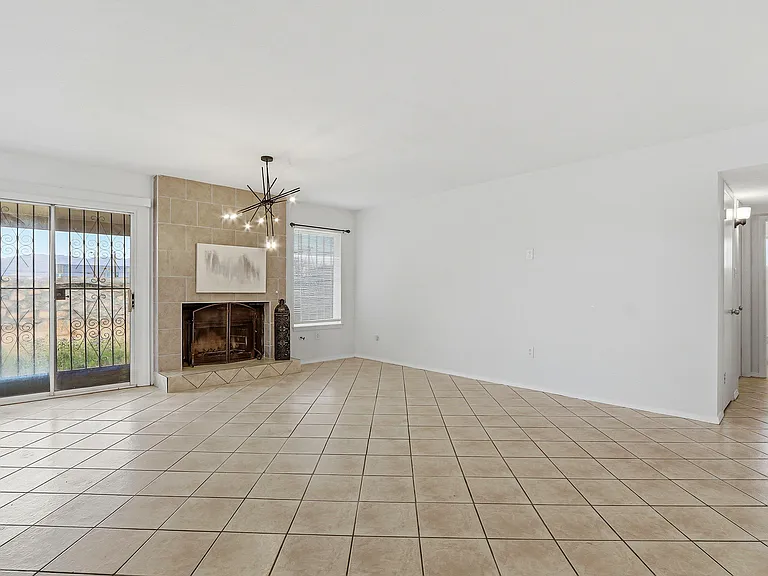 10837 Gemstone St — Photo 5