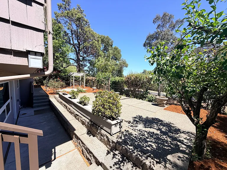 11 Birch Ave — Photo 22