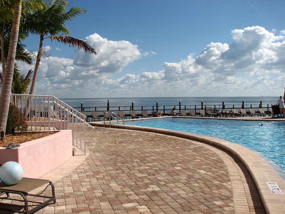 1st image of 4892 Beach Dr SE APT B